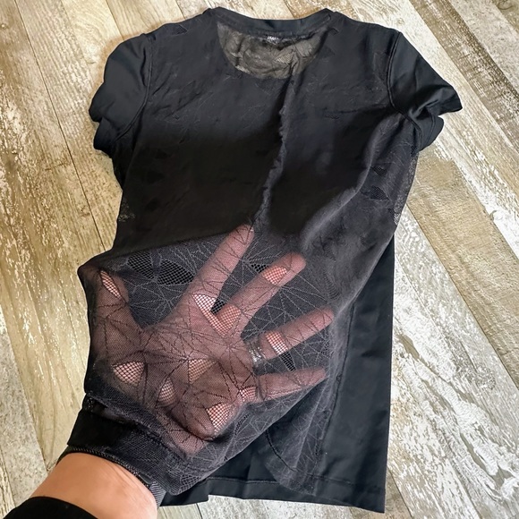 Women’s Black Under Armour Sheet Back T-Shirt - Picture 7 of 8